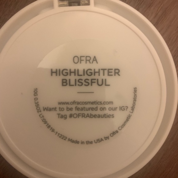 🌸New🌸 Ofra Highlighter in Blissful. A golden bronze with rosé undertones. - Picture 3 of 3